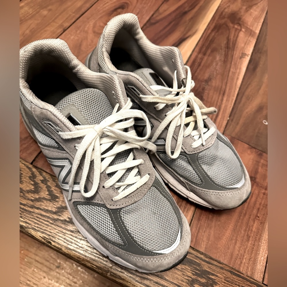 Men’s used condition new balance sneakers